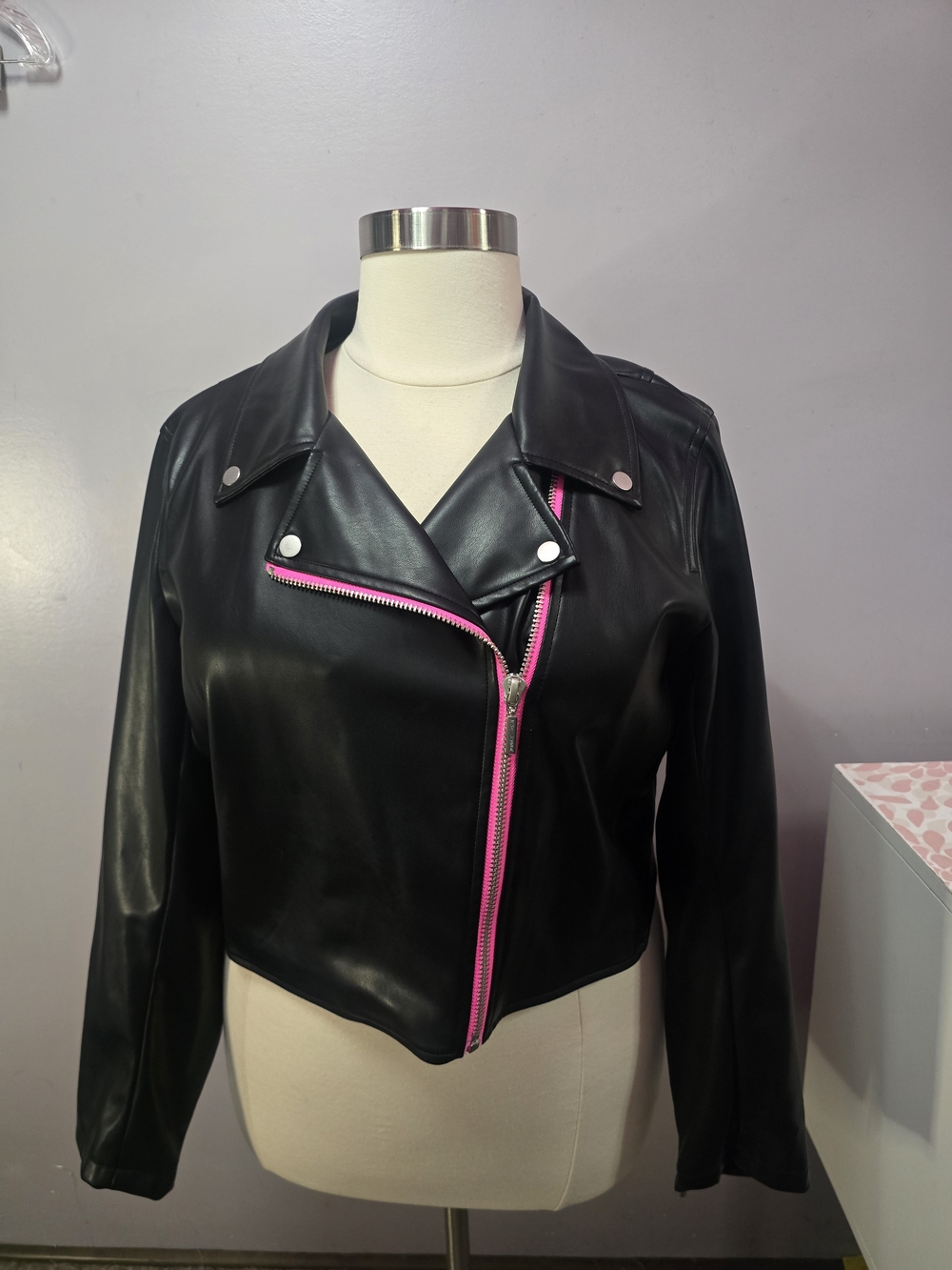 Torrid Betsey Johnson Black Faux Leather Moto Jacket with Pink Zip Size 3x
